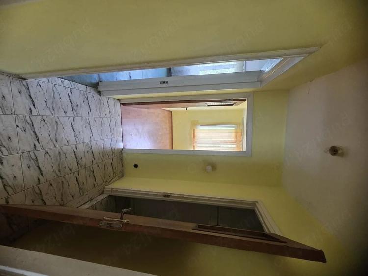 Apartament cu 3 camere semidecomandat în 1 Decembrie 1918