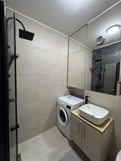 Apartament cu 2 camere semidecomandat, mobilat în Regie