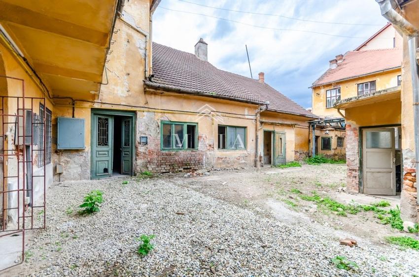 Casă individuală cu 24 camere cu Canalizare în Ultracentral