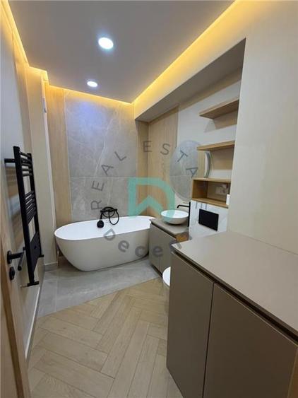 Apartament cu 3 camere decomandat, mobilat în Central