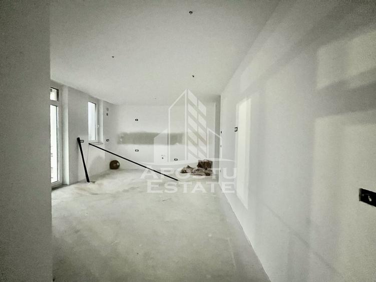 Apartament cu 2 camere semidecomandat în Aradului