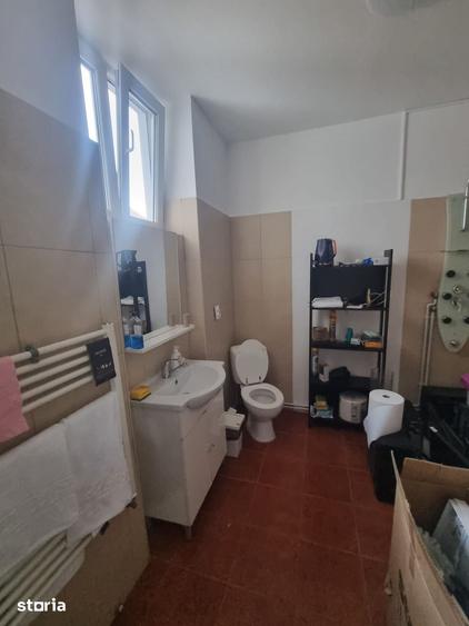 Apartament cu 5 camere decomandat în Iancului