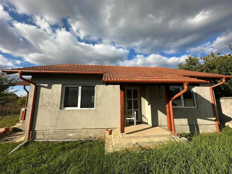 Casă individuală cu 3 camere cu Teren 460 Mp în Oșorhei