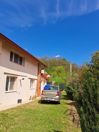 Casă cu 4 camere în Valea Popii