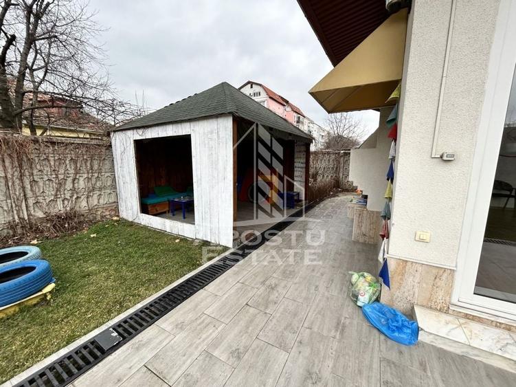 Casă cu 6 camere cu Teren 588 Mp în Lipovei