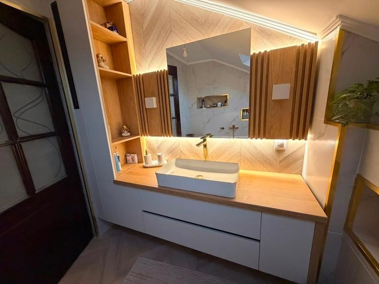 Apartament cu 4 camere semidecomandat, mobilat în Bucium