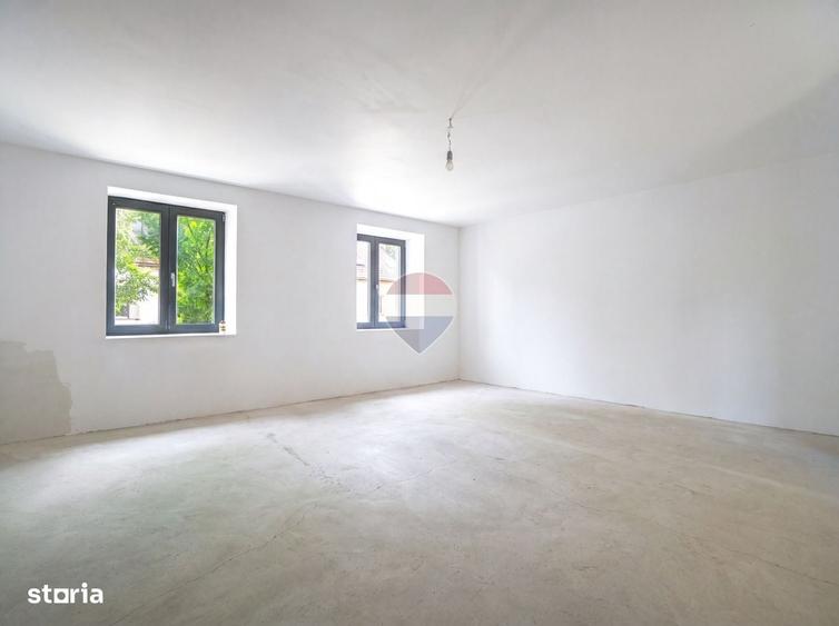 Casă cu 4 camere în Cristian