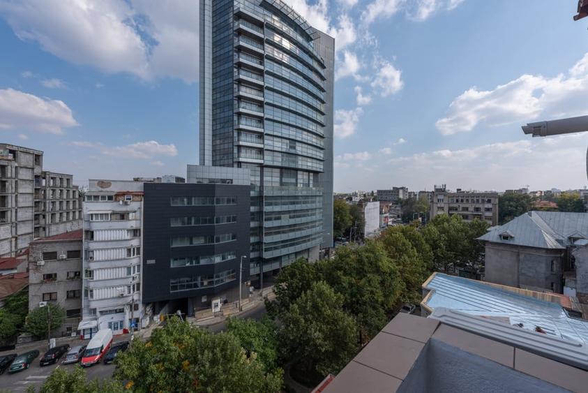 Apartament cu 2 camere semidecomandat în Universitate