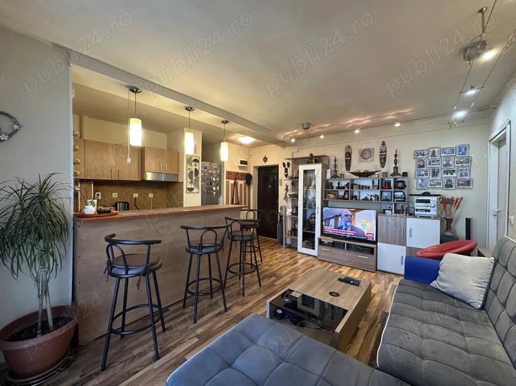 Apartament cu 3 camere decomandat în Ultracentral