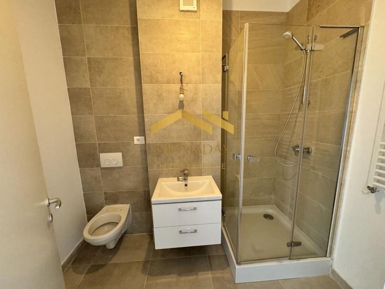 Penthouse cu 3 camere decomandat în Aradului