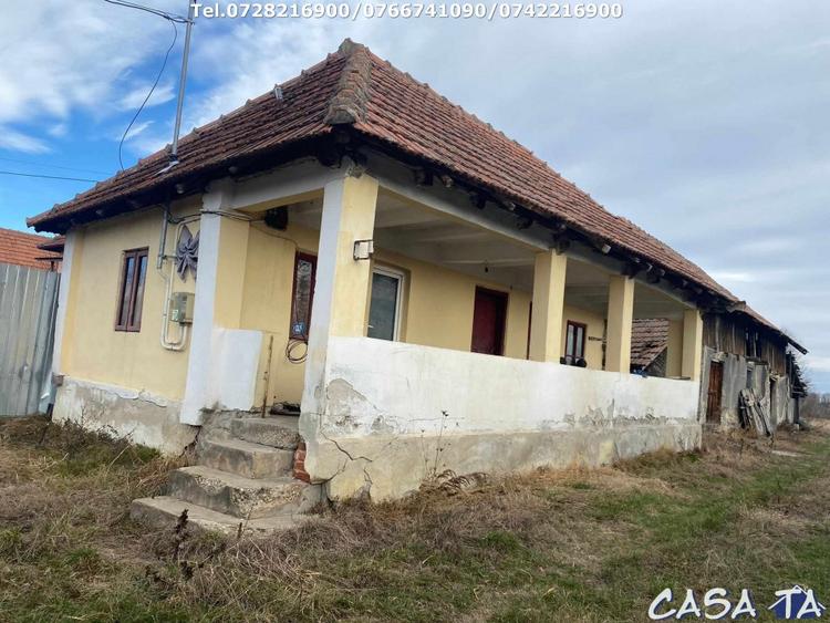 Casă individuală cu 3 camere cu Teren 3300 Mp în Exterior Vest