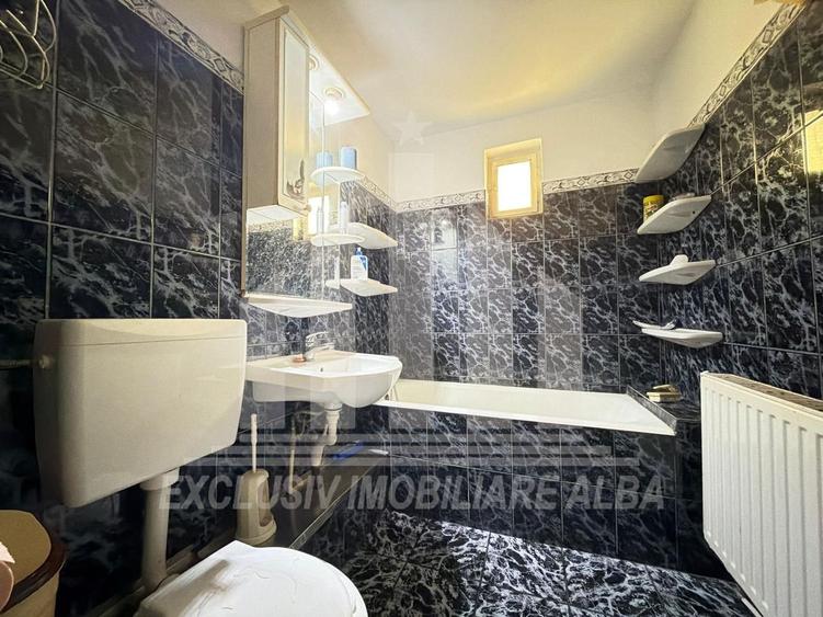 Apartament cu 4 camere semidecomandat, mobilat în Industrială