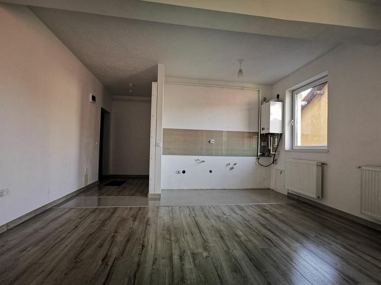 Apartament cu 2 camere decomandat în Florești