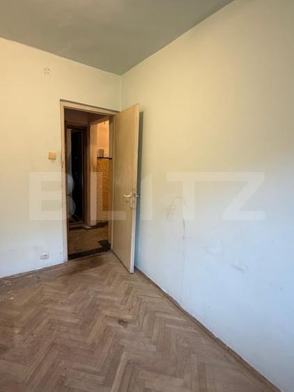 Apartament cu 3 camere semidecomandat în Vlahuță
