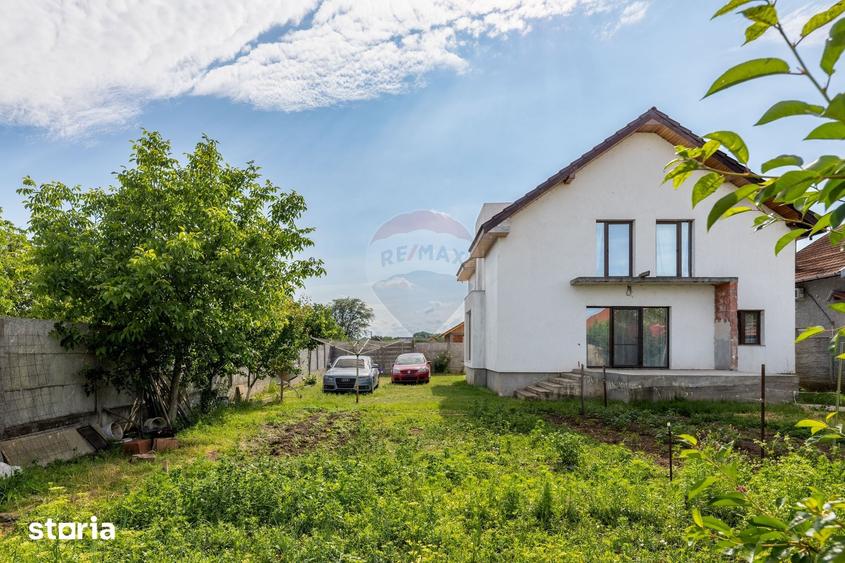 Casă cu 5 camere cu Teren 620 Mp în Macea