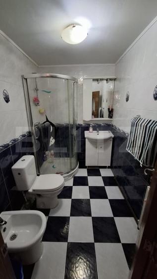 Apartament cu 3 camere decomandat, mobilat în Micro 11