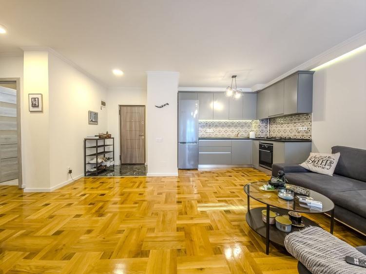 Apartament cu 2 camere semidecomandat, mobilat în Bună Ziua