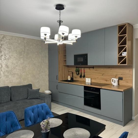 Apartament cu 2 camere semidecomandat, mobilat în Tractorul