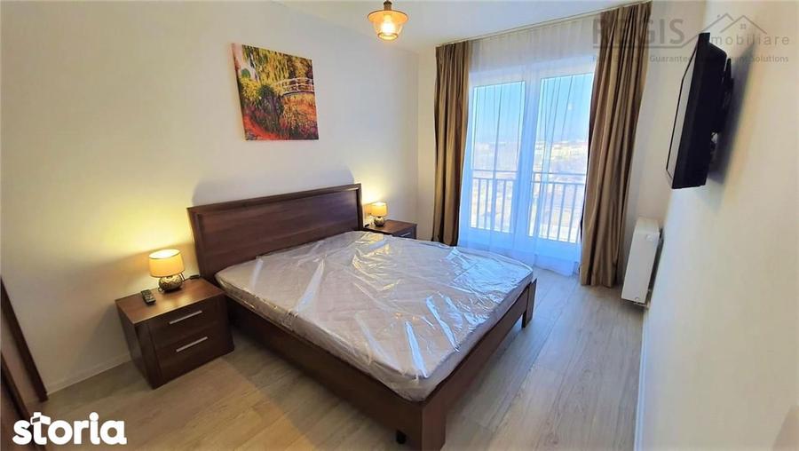 Apartament cu 3 camere decomandat în Tractorul