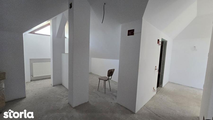 Casă cu 7 camere cu Canalizare în Ciolpani