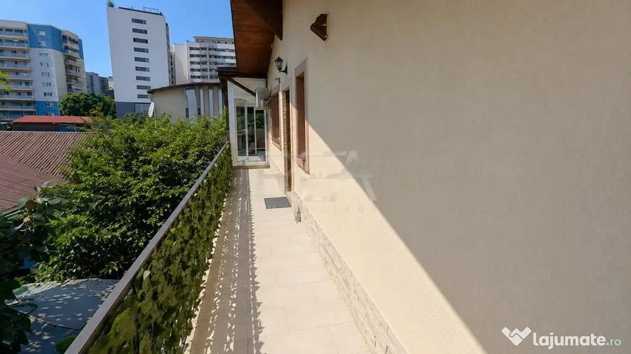 Apartament cu 3 camere semidecomandat în Vitan