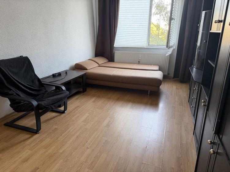 Apartament cu 3 camere în Runcu