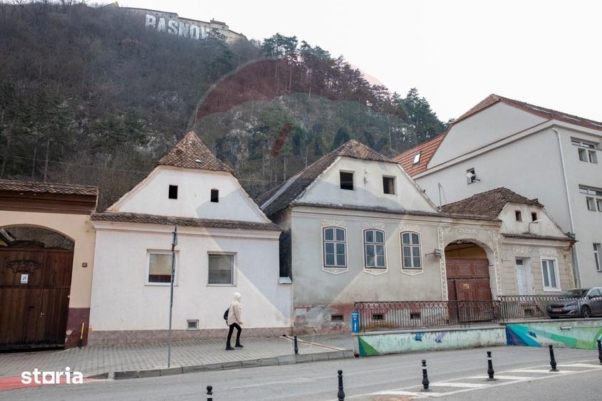 Casă cu 8 camere cu Teren 619 Mp în Central