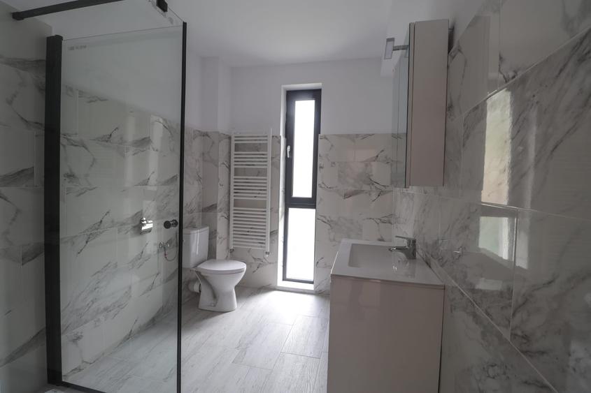 Penthouse cu 3 camere decomandat în Central