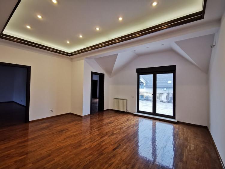 Casă individuală cu 6 camere cu Piscina în Iancu Nicolae
