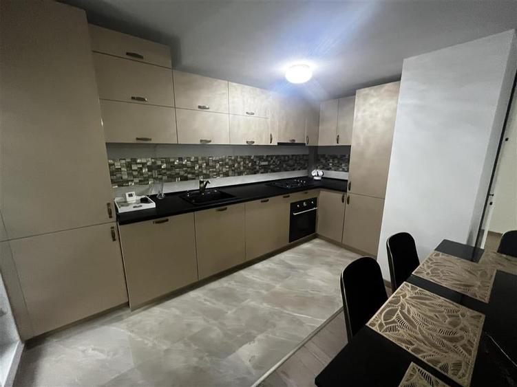 Apartament cu 4 camere decomandat, mobilat în Eminescu