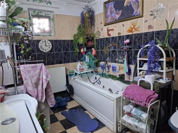 Casă cu 5 camere în 1 Mai