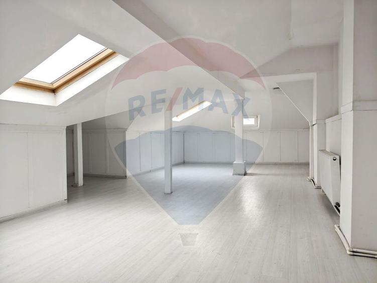 Casă cu 6 camere cu Teren 212 Mp în Dacia