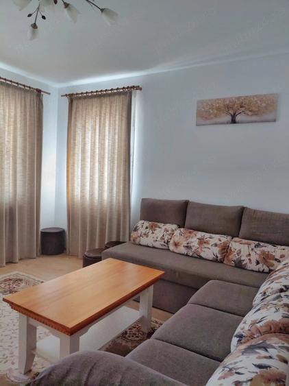Apartament cu 3 camere decomandat în Tractorul