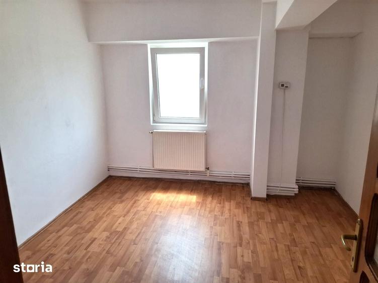 Apartament cu 4 camere decomandat în Ultracentral