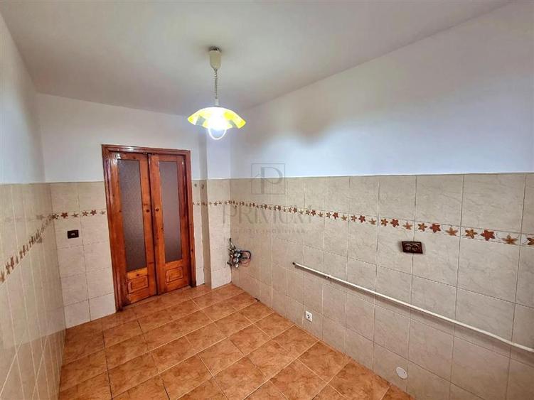 Apartament cu 2 camere semidecomandat în Girocului