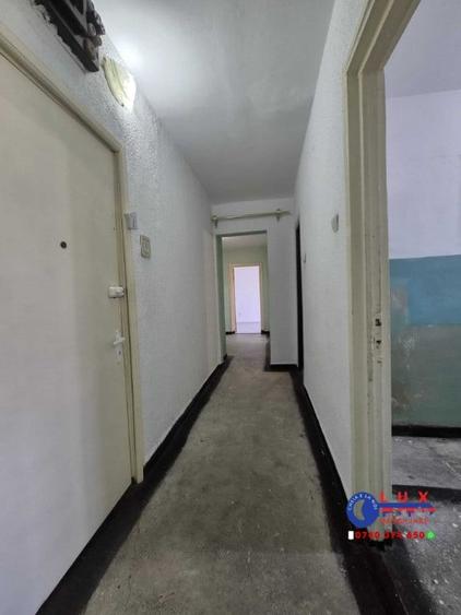 Apartament cu 3 camere decomandat în Babadag