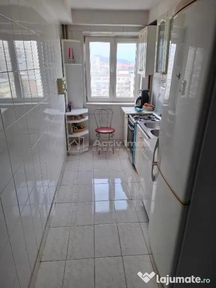 Apartament cu 4 camere decomandat în Ostroveni