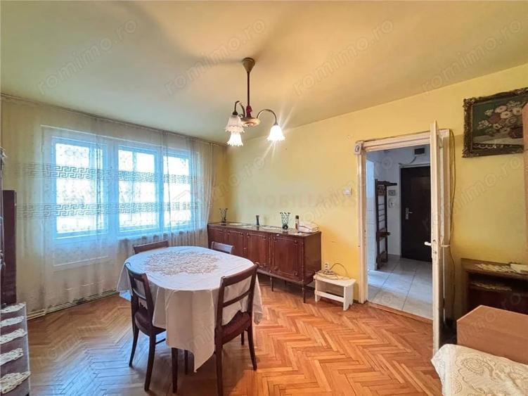 Apartament cu 2 camere semidecomandat în Independenței