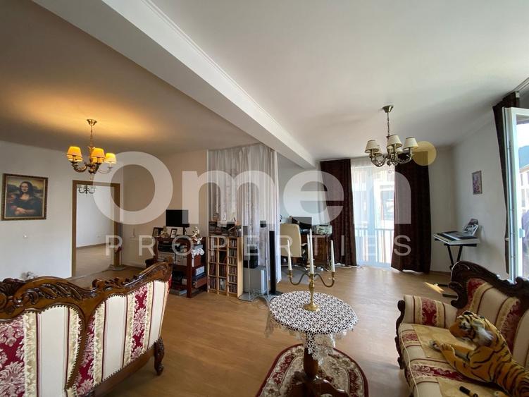 Apartament cu 3 camere semidecomandat în Exterior Vest