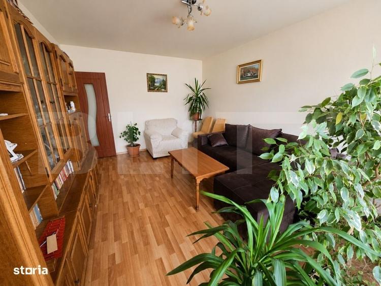 Apartament cu 3 camere decomandat în Micro 12