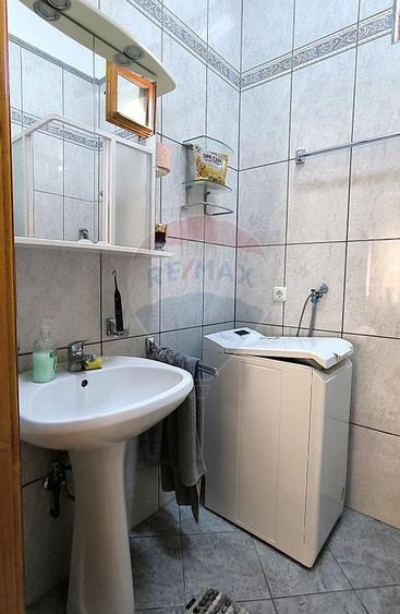 Apartament cu 3 camere semidecomandat în Central