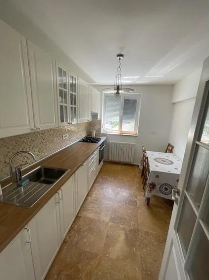 Apartament cu 4 camere decomandat, mobilat în Arcul de Triumf