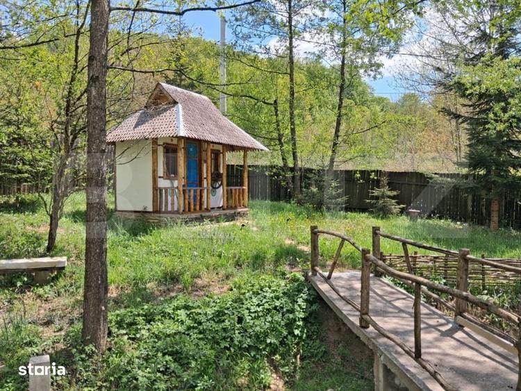 Casă cu 3 camere în Podu Corbului