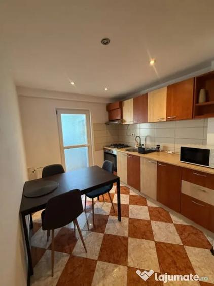 Apartament cu 2 camere decomandat în Rovine