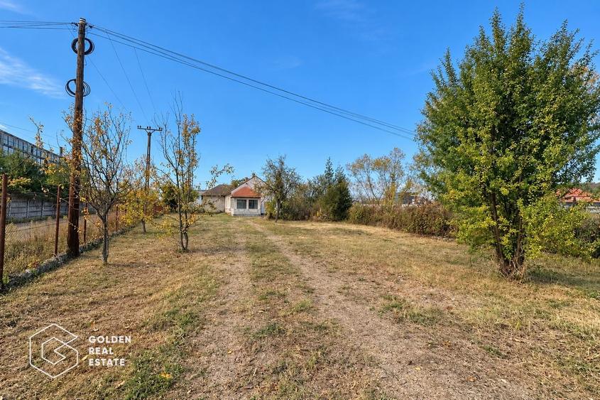 Casă individuală cu 4 camere cu Teren 1555 Mp în Central
