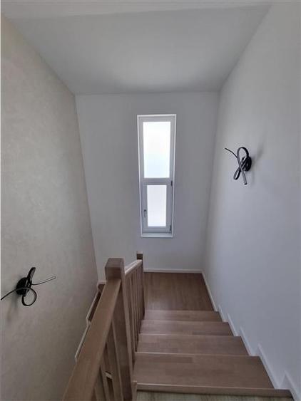 Duplex cu 5 camere cu Piscina în Păulești