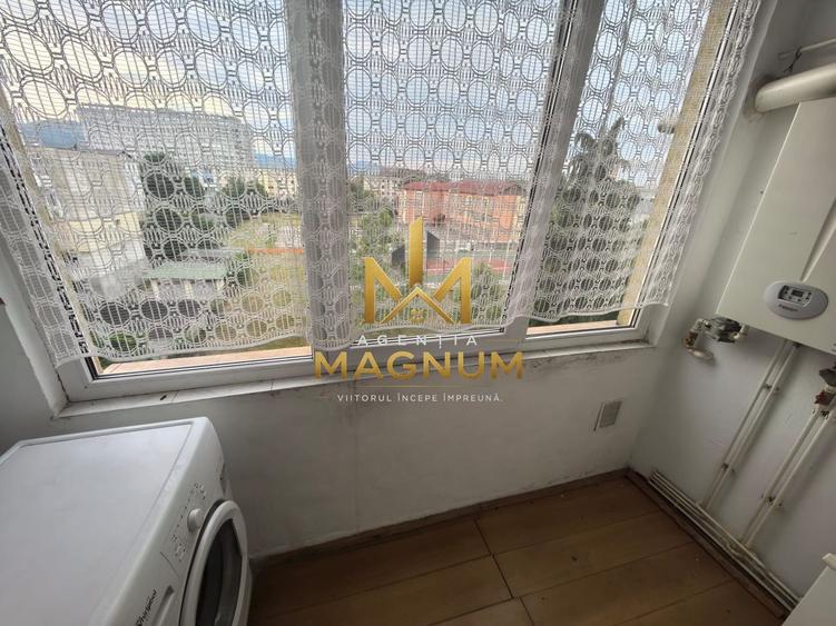 Apartament cu 3 camere semidecomandat în Decebal