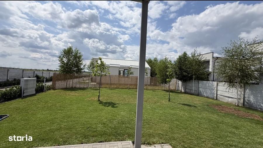 Casă cu 4 camere în Ostratu