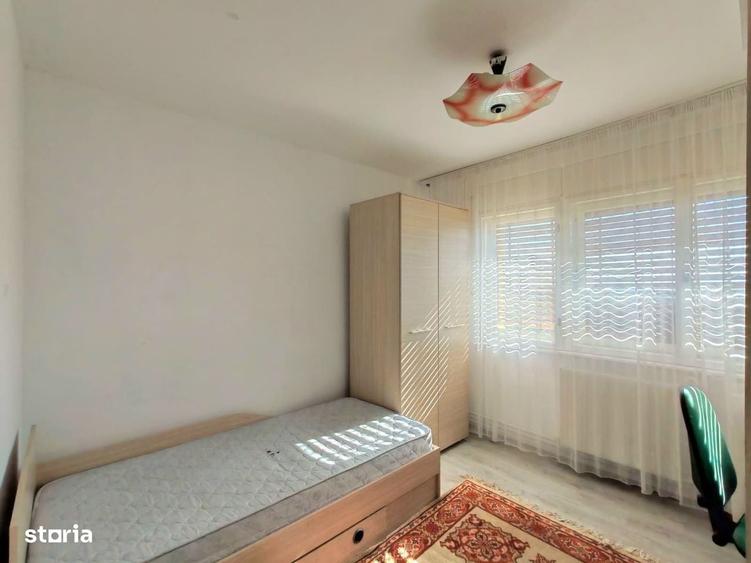 Apartament cu 3 camere semidecomandat în Complex Studențesc