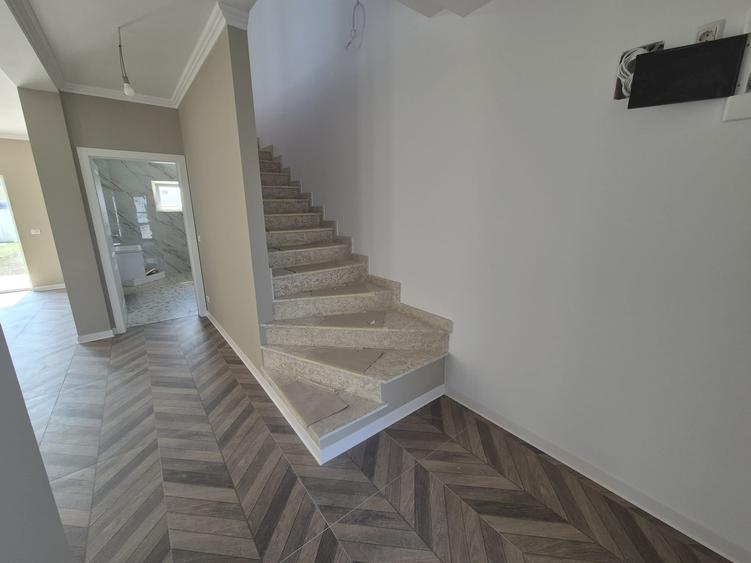 Duplex cu 4 camere cu Canalizare în Vladimirescu